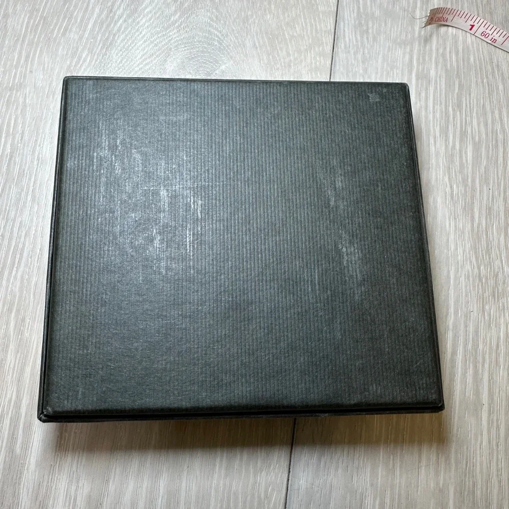 New in box Gucci mens authentic black leather bifold wallet luxury designer slim